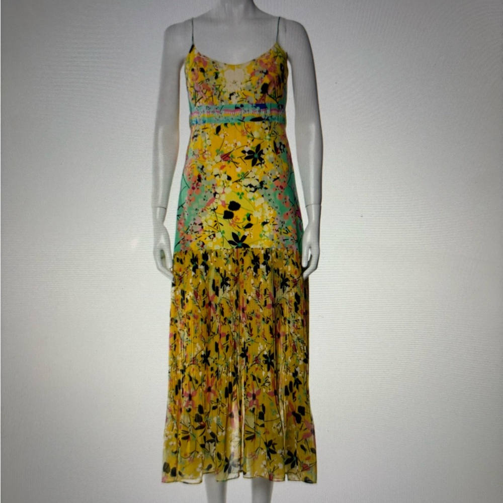 Saloni
Size Us 4
Multi color dress